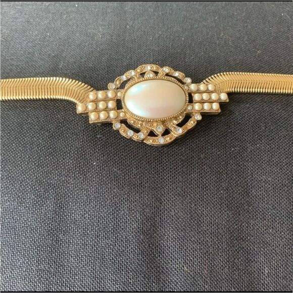 Vintage Richelieu Gold and Pearl Necklace - Picture 6 of 9